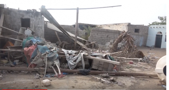 المليشيات الحوثية تُدمر منازل المواطنين في حي منظر بالحديدة (فيديو)
