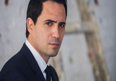 ظافر العابدين ينشر فيديو جديدة من مسلسله "عروس بيروت"