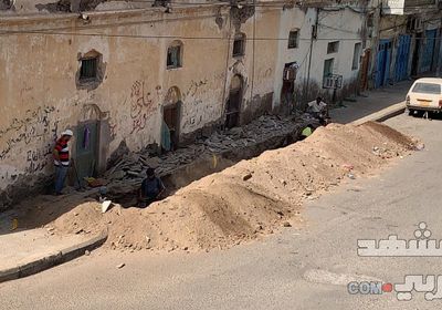 خلال ساعات.. عودة التيار الكهربائي في المعلا والتواهي (صور)