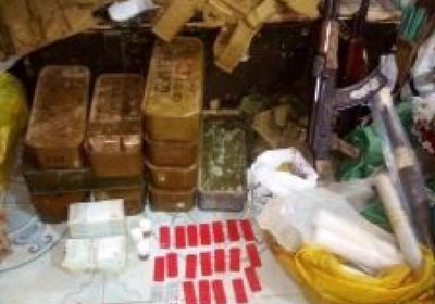 الحزام الأمني يطيح بعدد من الأشخاص بحوزتهم مخدرات وأسلحة شمال عدن