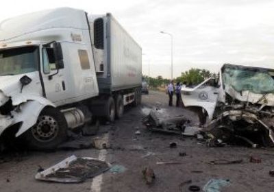 إصابة شخصين في انقلاب ناقلة نفط على الطريق السريع بباكستان