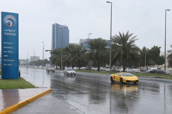 الإمارات تشهد هطول أمطار غزيرة في عدة مناطق