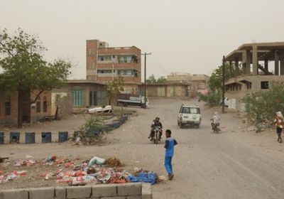 القذائق الحوثية تتساقط على المقابر بحيس