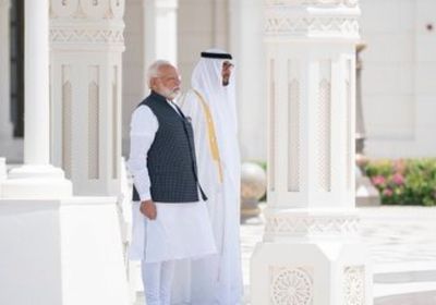 محمد بن زايد يستقبل رئيس وزراء الهند في قصر الوطن بالإمارات (صور)