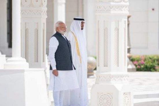 محمد بن زايد يستقبل رئيس وزراء الهند في قصر الوطن بالإمارات (صور)