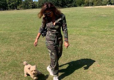 شذى حسون برفقة كلبها في جولة بحدائق لندن (صور)