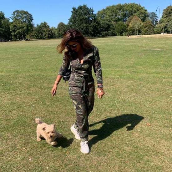 شذى حسون برفقة كلبها في جولة بحدائق لندن (صور)