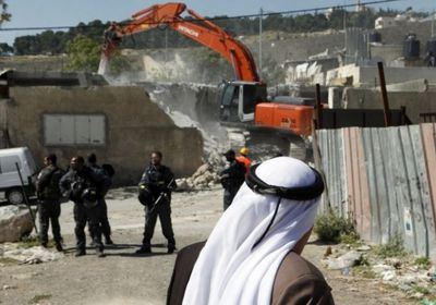 سلطات الاحتلال الإسرائيلي تُجبر مواطن مقدسي على هدم منزله بنفسه
