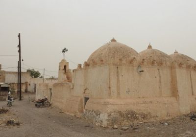 قصف حوثي عنيف على الأحياء السكنية بحيس