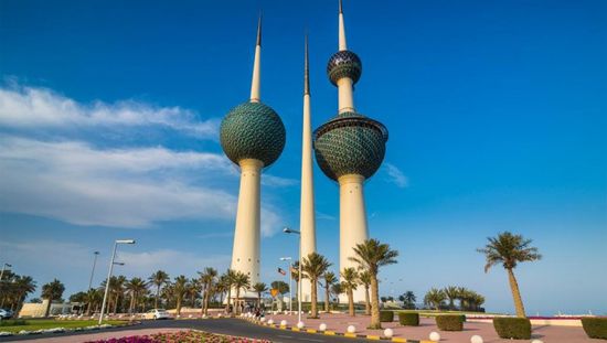 الكويت تقرر رفع الرسوم على الوافدين