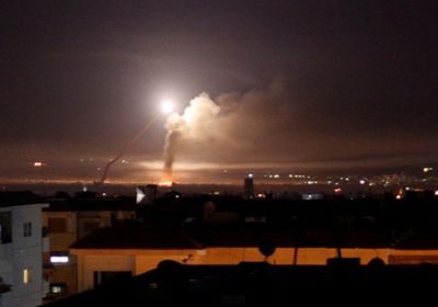 الدفاعات الجوية السورية تتصدى لأهداف معادية في سماء دمشق