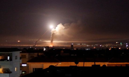 الدفاعات الجوية السورية تتصدى لأهداف معادية في سماء دمشق