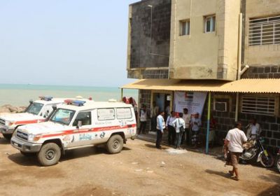 هلال الإمارات يقدم كميات من الأدوية لمستشفى المخا العام