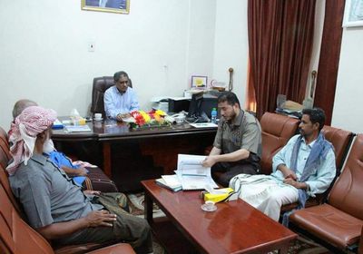 انطلاق أعمال إعادة تأهيل الطرق الداخلية بمدينة المكلا (صور)