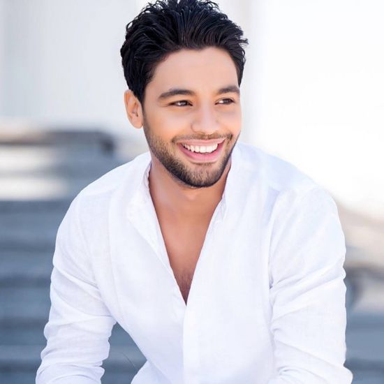 بالفيديو..أحمد جمال يعلن عن أحدث أغانيه "حاجة نادرة"