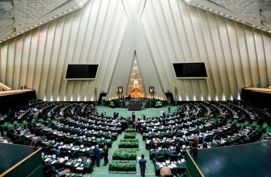 نواب بالبرلمان الإيراني يهددون روحاني بسبب مساعي للتفاوض مع ترامب