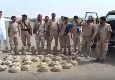 القوات المشتركة تفكك كميات من الألغام الحوثية في منطقة المسناء بالحديدة (فيديو)