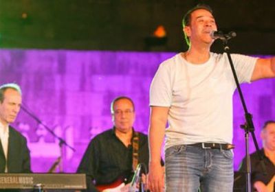 مدحت صالح يشعل حفله بمهرجان القلعة للموسيقى والغناء