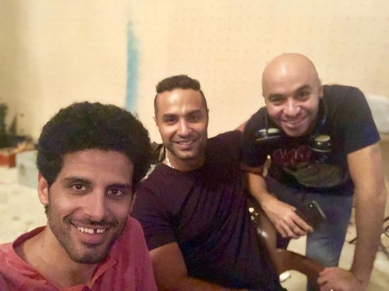 صورة.. حمدي الميرغني بصحبة كريم فهمي من كواليس فيلم "ديدو"