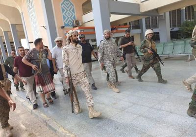 تفاصيل زيارة الزُبيدي  لمطار عدن الدولي والنقاط الأمنية في العاصمة