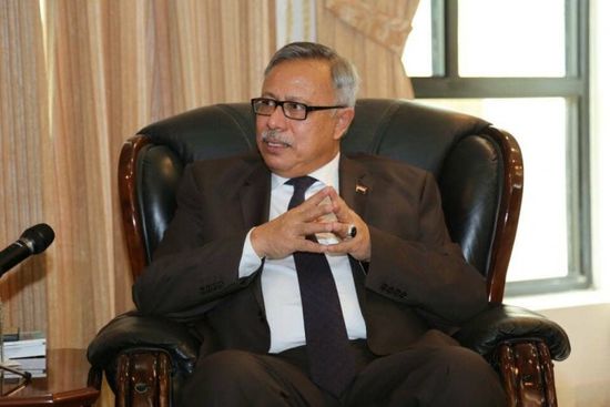 مليشيا الحوثي تجرد رئيس حكومتهم من صلاحياته المتبقية  