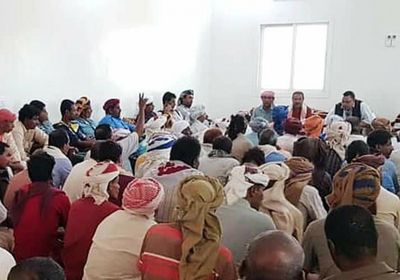 بحضور المشائخ والأعيان.. لقاء موسع للجنة تنمية سقطرى   