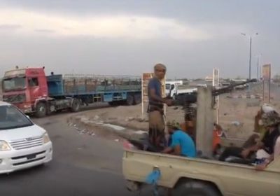 وحدات من ألوية العمالقة الجنوبية تواصل الزحف نحو العاصمة عدن (فيديو)