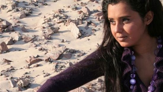 رشا العدل تطلب من جمهورها الدعاء لعمرو زكي (صور)