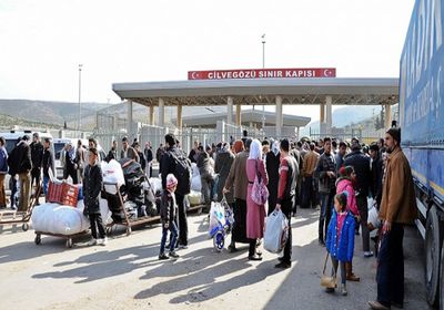 محتجون سوريون يقتحمون معبر باب الهوى الحدودي مع تركيا