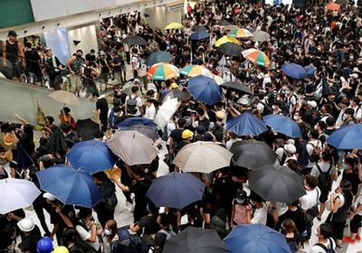 مواجهات عنيفة بين الشرطة والمتظاهرين في هونغ كونغ
