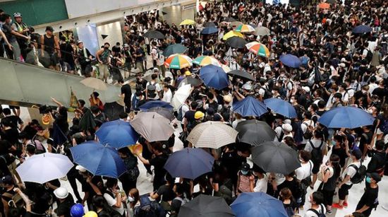 مواجهات عنيفة بين الشرطة والمتظاهرين في هونغ كونغ