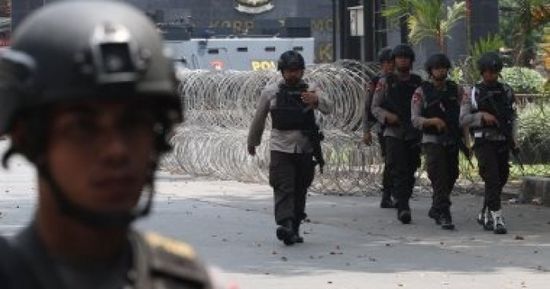 الشرطة الإندونيسية تلقي القبض على عشرات المحتجين