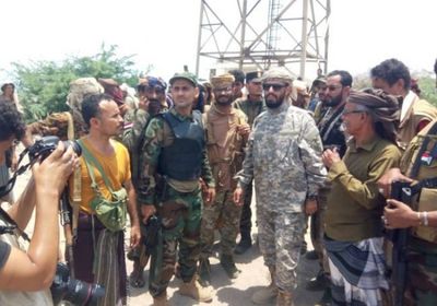 بن بريك يتفقد الخطوط الأمامية في زنجبار