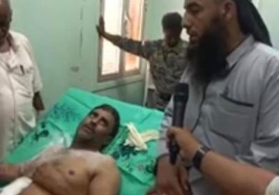 وفد من التوجيه المعنوي للدعم والإسناد يزور "القحمي" في أحد مستشفى أبين