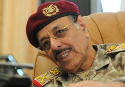 علي محسن الأحمر يسلم أسرى جنوبيين لمسلحين قبليين