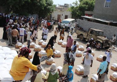 بدعم إماراتي.. قافلة إغاثية لأسر الشهداء بمديريتي زنجبار وجعار