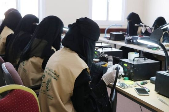 بدعم سعودي.. توزيع أدوات المهنة على 200 امرأة بالجوف