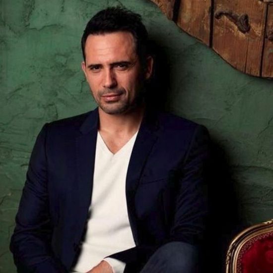 ظافر العابدين يروج لمسلسله الجديد "عروس بيروت"