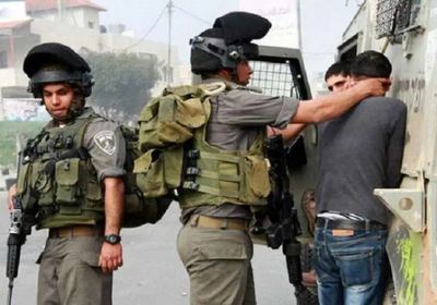 اعتقال 12 فلسطينيًا من قبل سلطات الاحتلال بالضفة الغربية