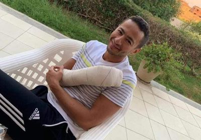 حمادة هلال يصاب بشرخ في ذراعه (تفاصيل)