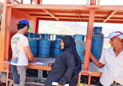 بدعم إماراتي..انفراج أزمة الغاز المنزلي في سقطرى (صور)