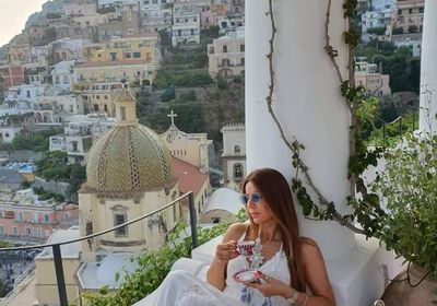 فريال يوسف تنشر صور إجازتها بإيطاليا