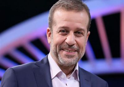 شريف منير يحتفل بأول عام دراسي لحفيدته "لارا"