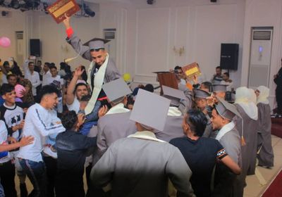 برعاية الانتقالي..تخريج دفعة جديدة من قسم "اقتصاد سياحي" بجامعة عدن(صور)