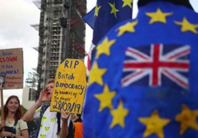 بريطانيون مناهضون لخروج بلادهم من الاتحاد الأوروبى يتظاهرون أمام البرلمان