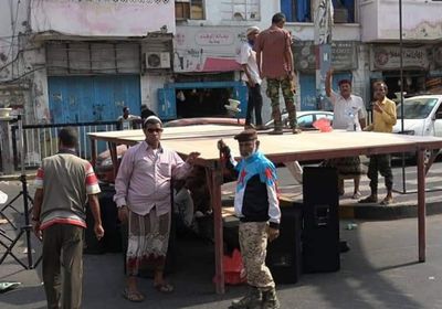 تحضيرات مكثفة بساحة المعلاء لمليونية الوفاء للإمارات (صور)