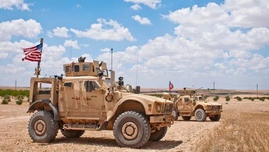 التحالف الدولي يسير أول دورية مشتركة على الشريط الحدودي بين سوريا وتركيا