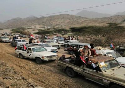 انطلاق موكب حاشد من أبين صوب عدن للمشاركة في مليونية "الوفاء" (صور)