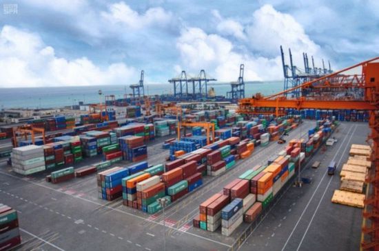 إندونيسيا تعيد 49 حاوية مخلفات إلى البلدان المقبلة منها