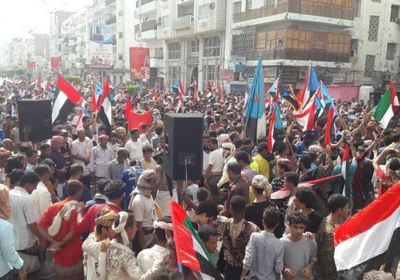 مدير عام شرطة عدن يزور ساحة الشهيد مدرم في المعلا